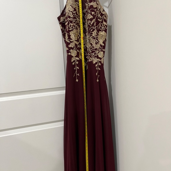 Betsy & Adam Gown Size 6 Petite - Picture 9 of 13